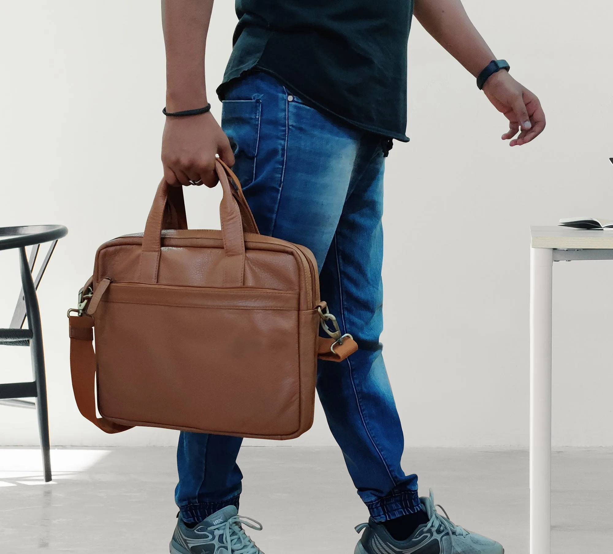 13.5 inch Vintage Crossbody Leather Laptop Messenger Briefcase Bag