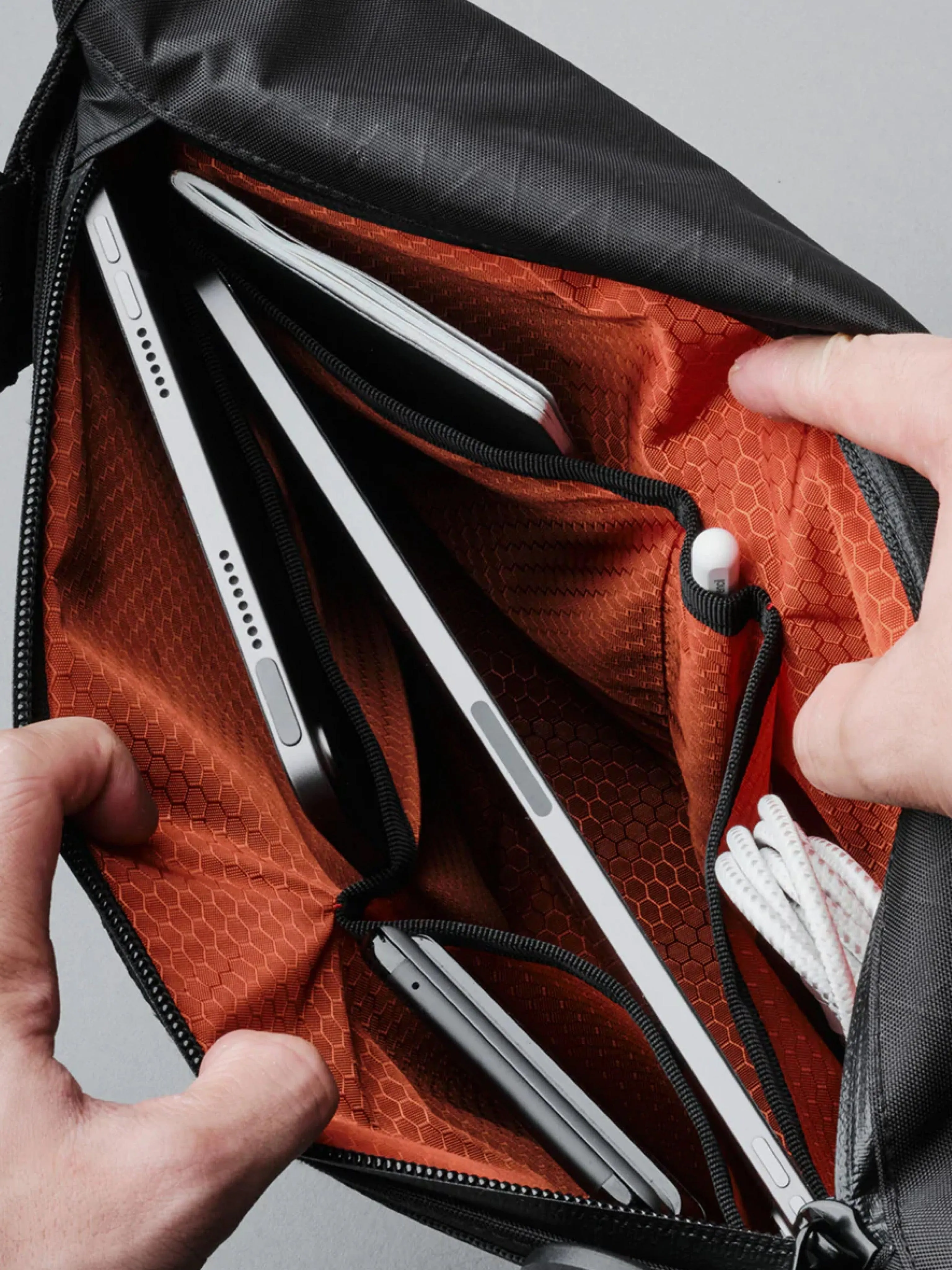 Alpaka Alpha Sling Limited Edition