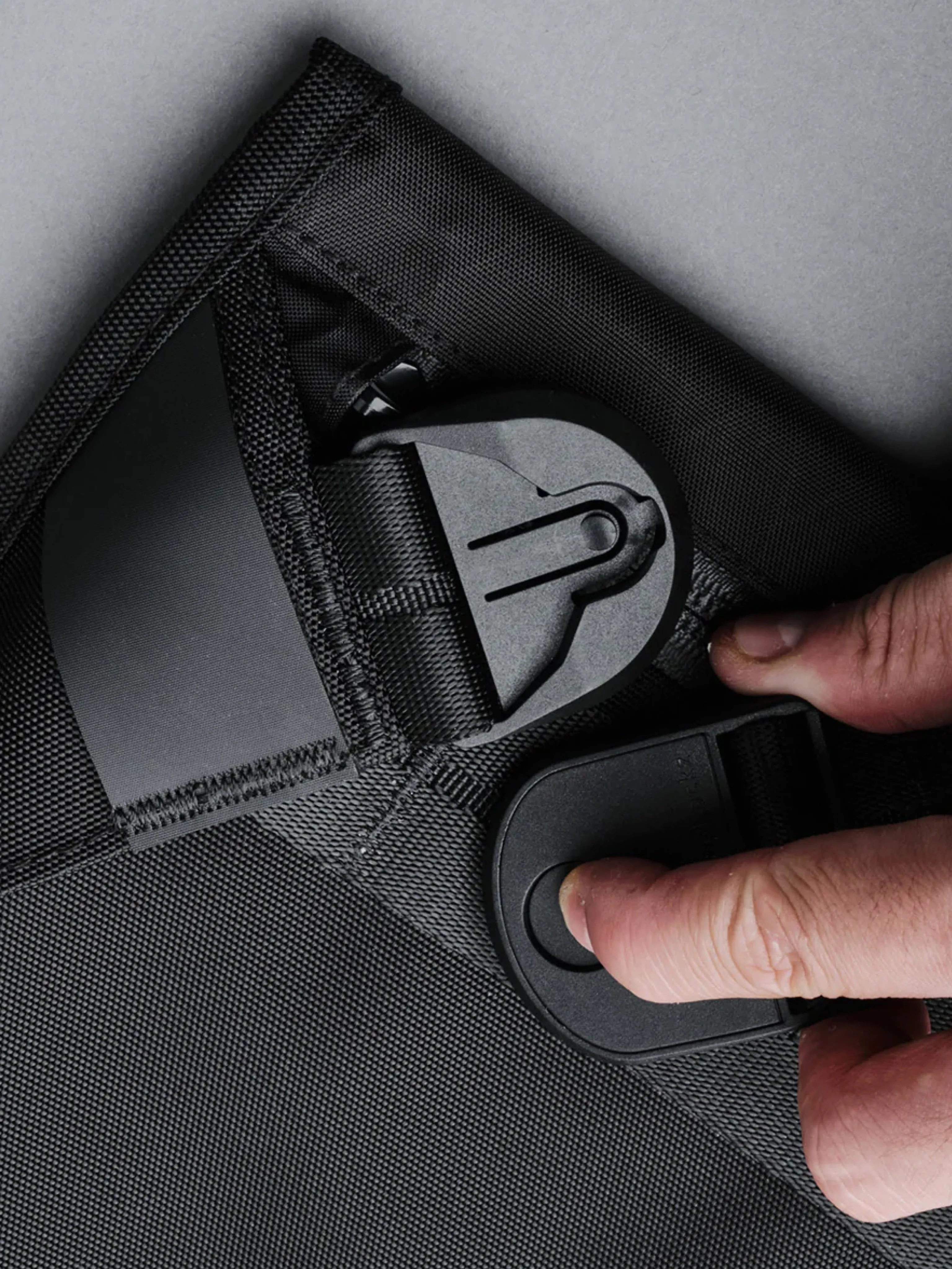 Alpaka Alpha Sling Limited Edition
