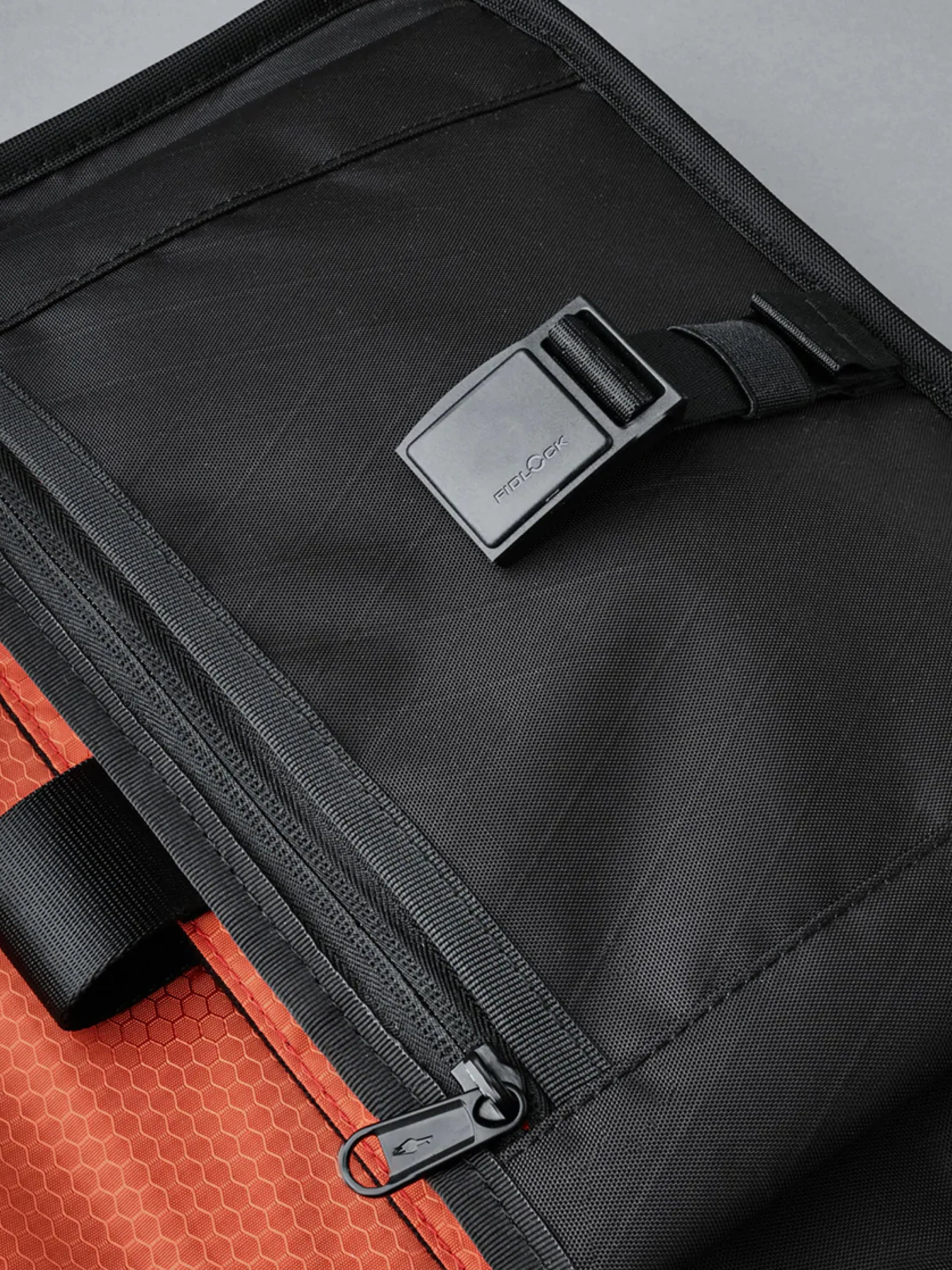 Alpaka Alpha Sling Limited Edition