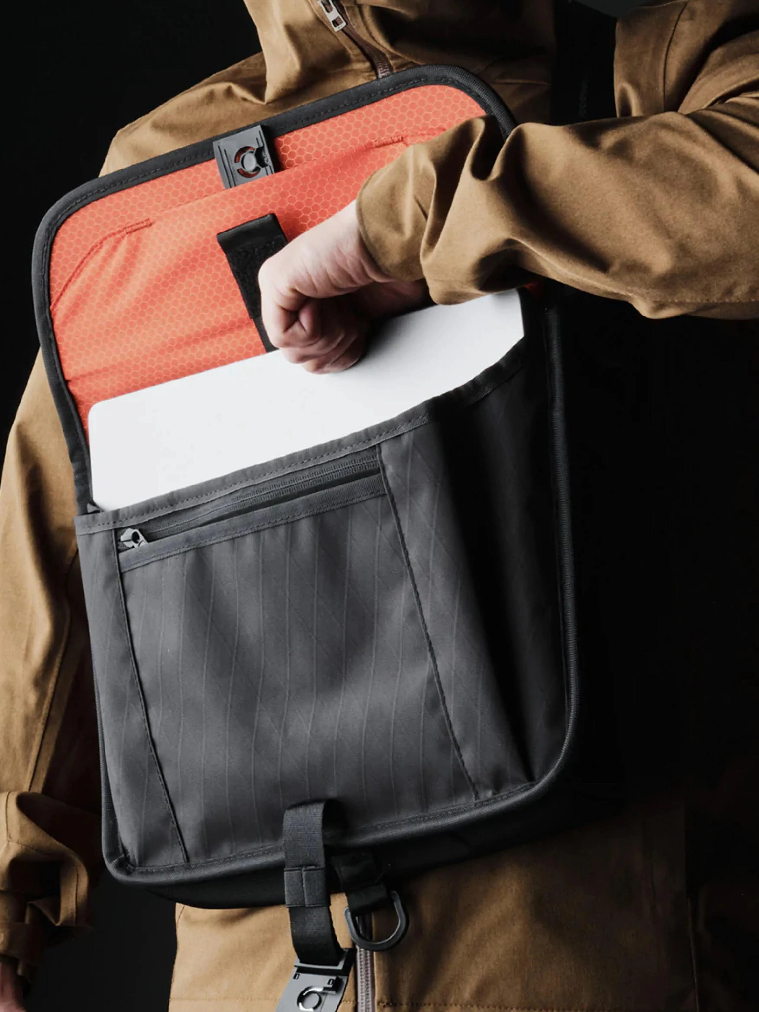 Alpaka Alpha Sling Limited Edition