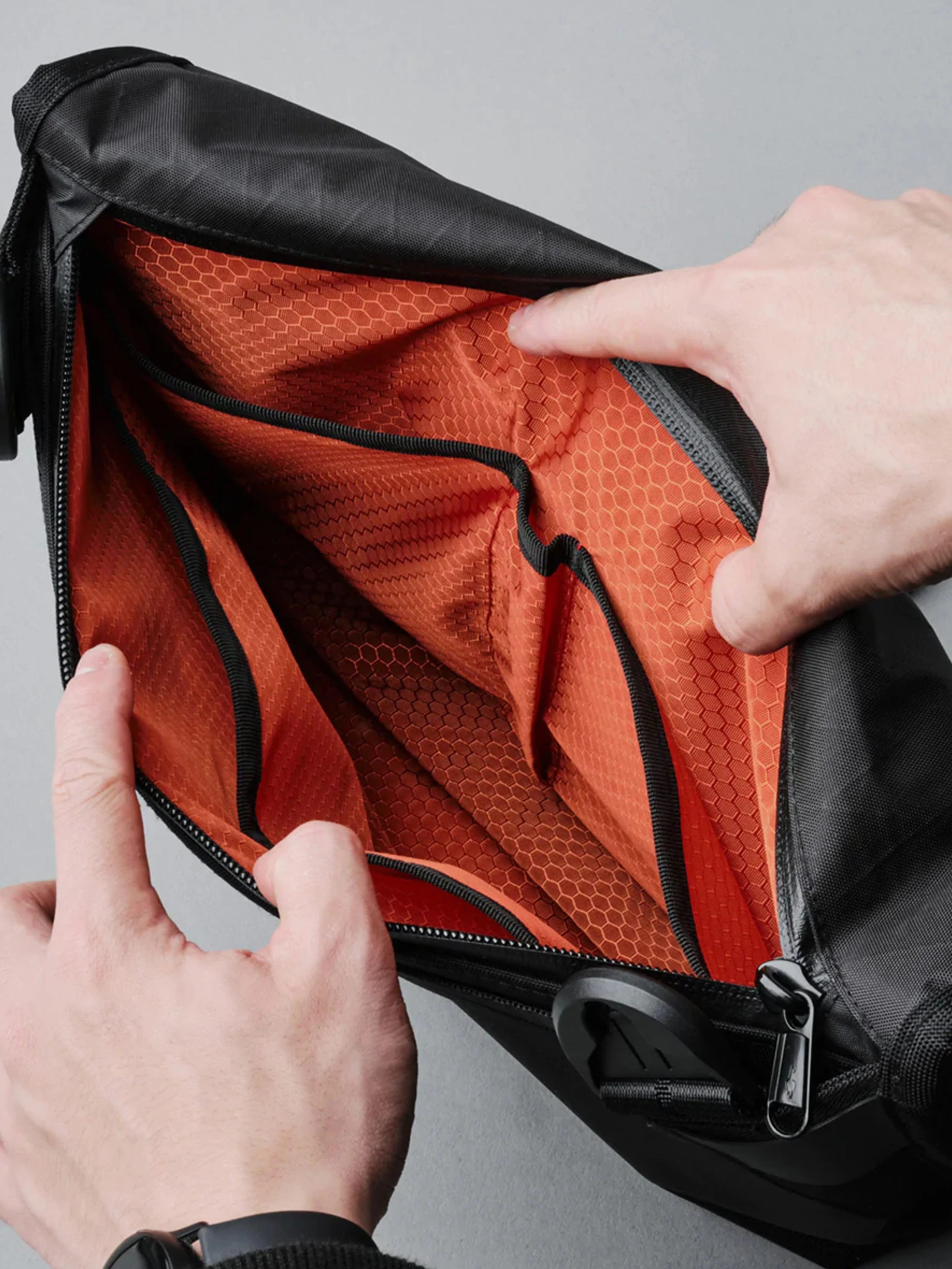 Alpaka Alpha Sling Limited Edition