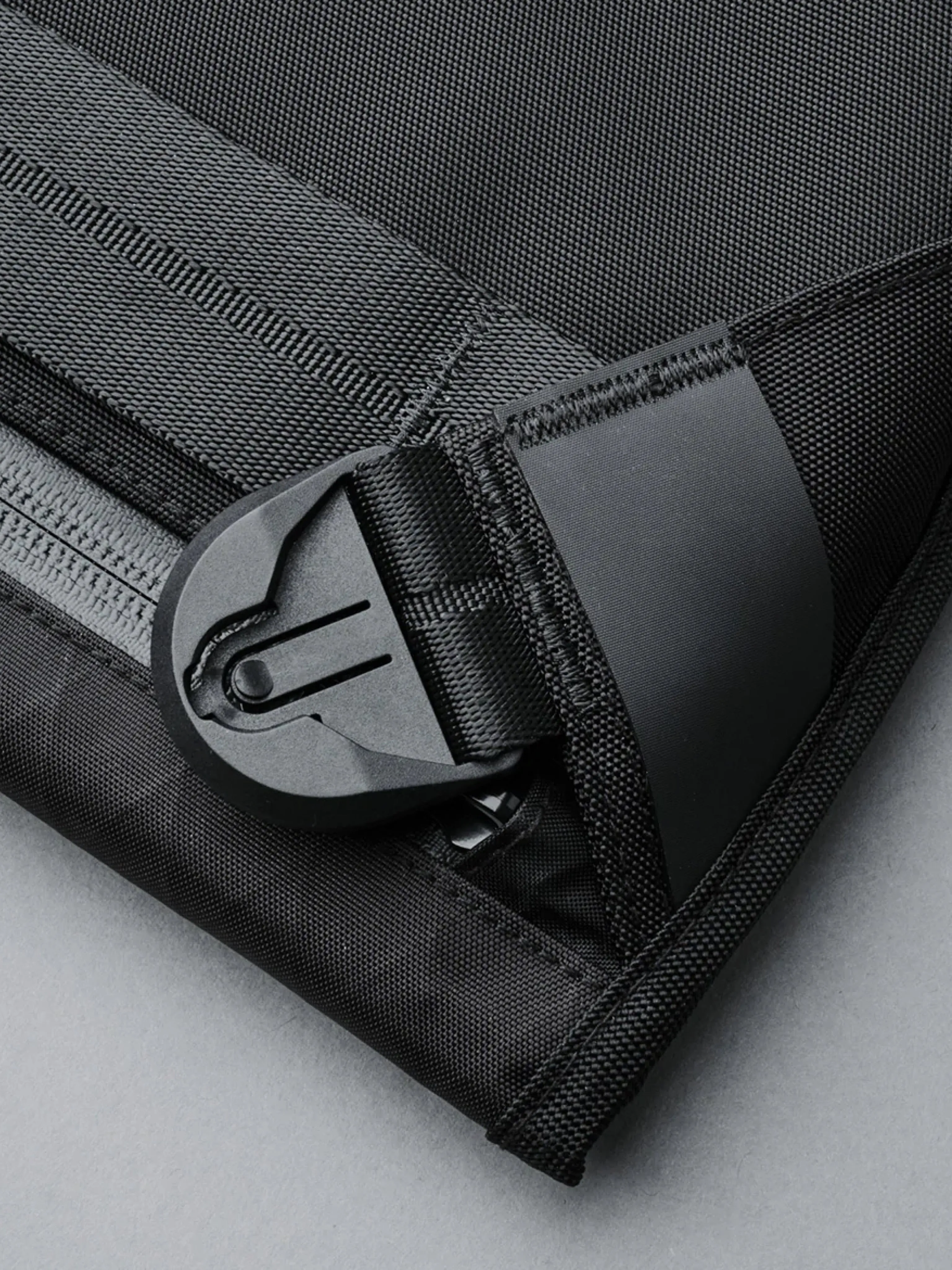 Alpaka Alpha Sling Limited Edition
