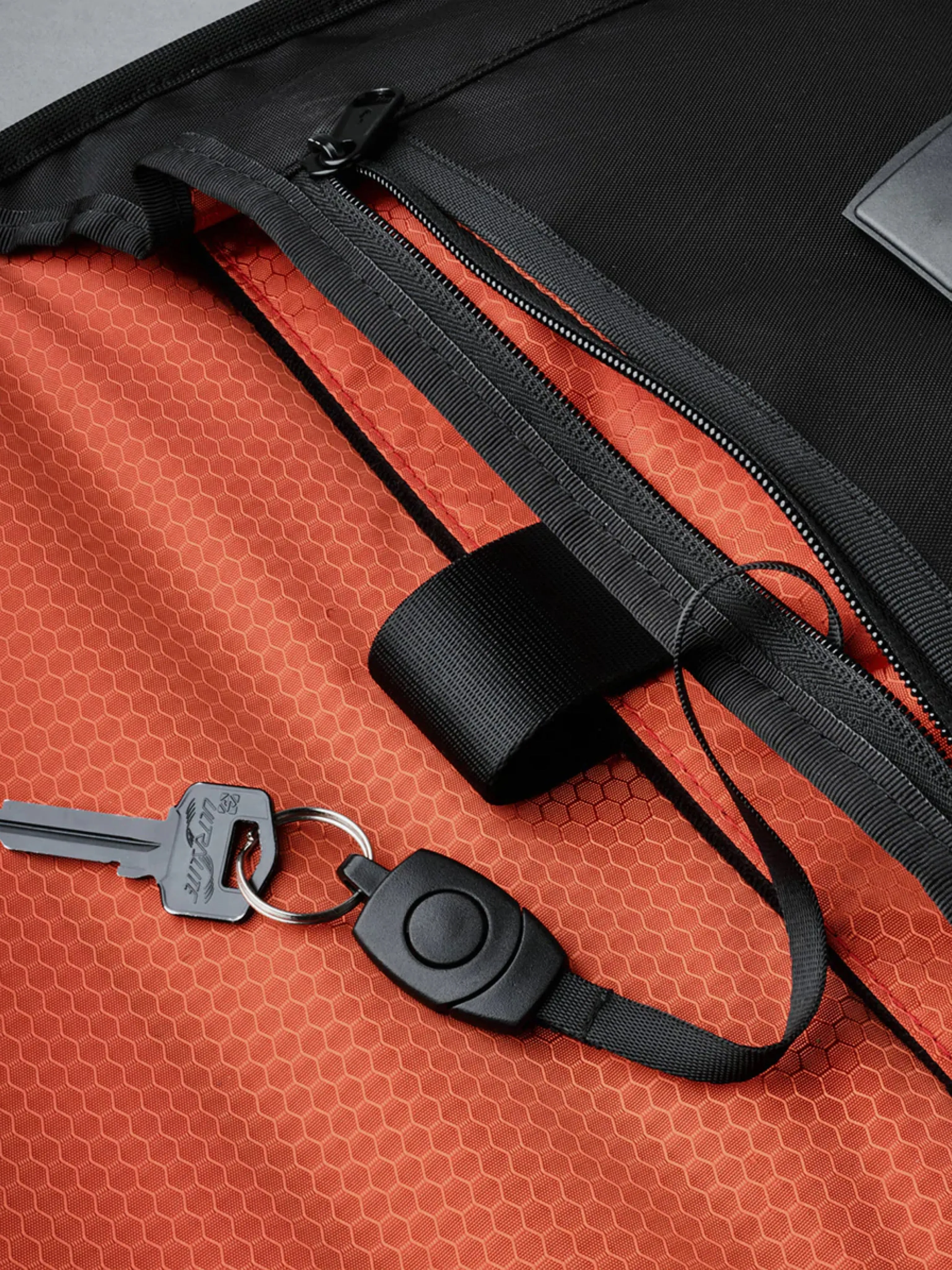 Alpaka Alpha Sling Limited Edition