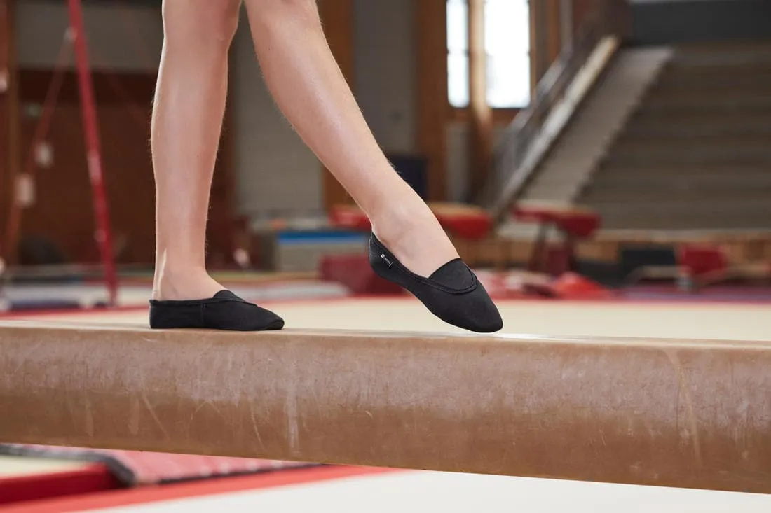 Chaussons gym fille et garçon en mesh noir