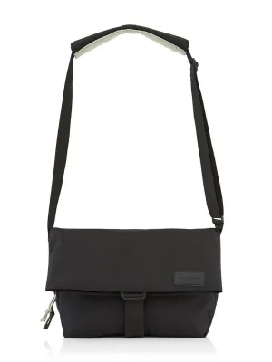 Crumpler Shape of Character Messenger Black