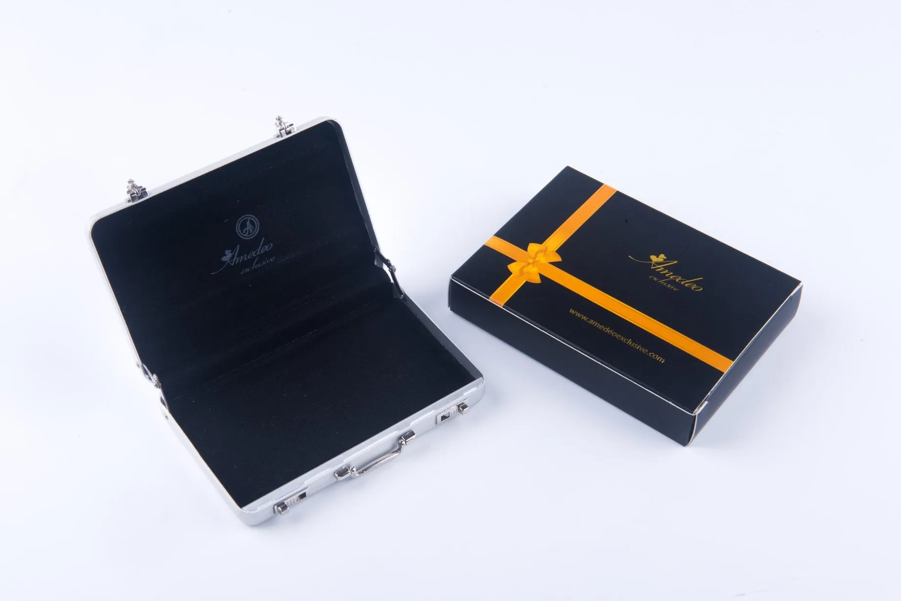 Metal Mens pocket sized Silver White Business Card Holder / Card Case / Visiting Card Case