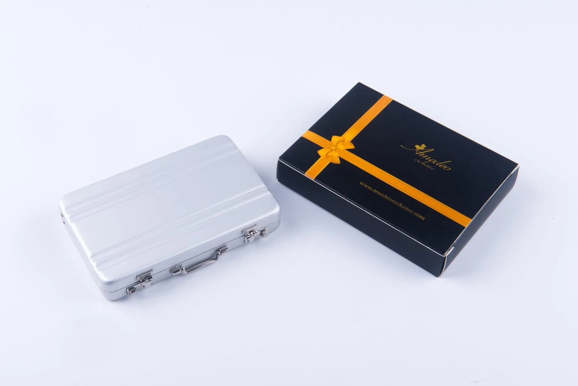 Metal Mens pocket sized Silver White Business Card Holder / Card Case / Visiting Card Case
