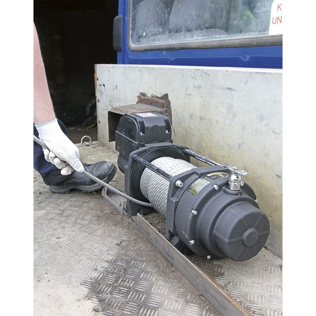 Sealey Premier Recovery Winch 8180kg(18000lb)Line Pull 12V Industrial